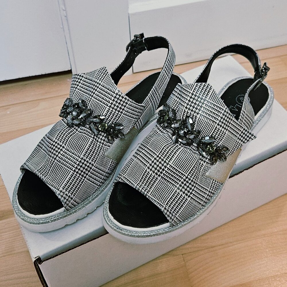 Unique La Pinta sandals